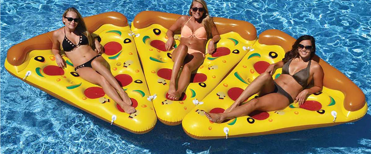 Uitbeelding Schandalig Prik Musthave: deze opblaasbare pizzapunt voor in het zwembad