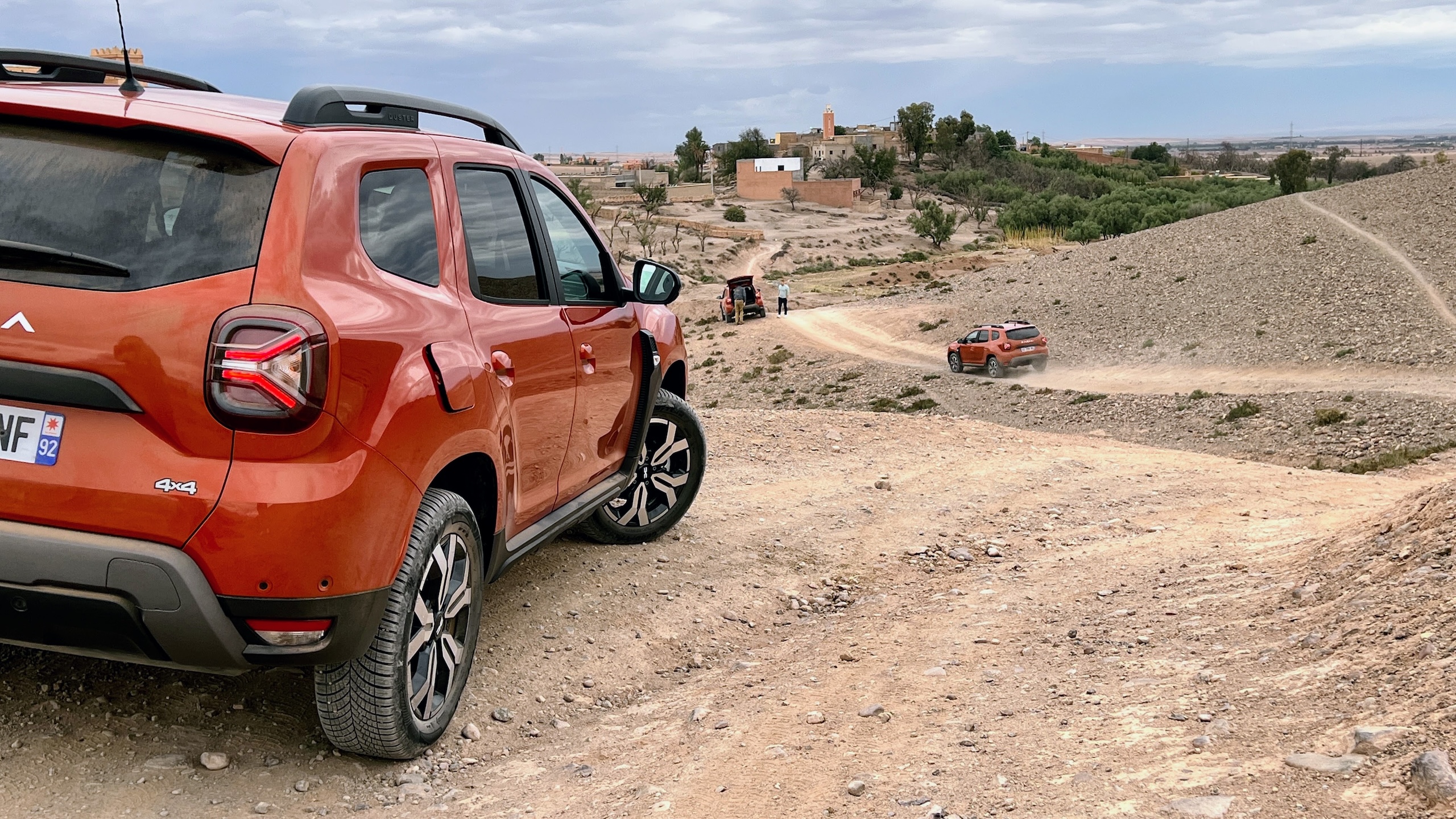 Dacia Duster in een waanzinnig landschap