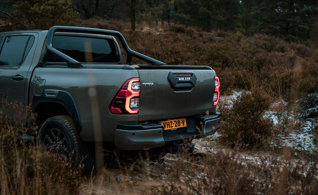 De achterlichten van de Hilux zijn mooi vormgegeven.