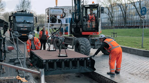 <i>Het plaatsen van de `PlasticRoad`</i>